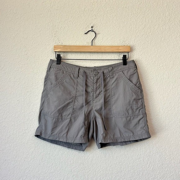 THE NORTH FACE Outdoor Utility Shorts w Drawstring / Stow Pocket in Gray - Picture 1 of 10